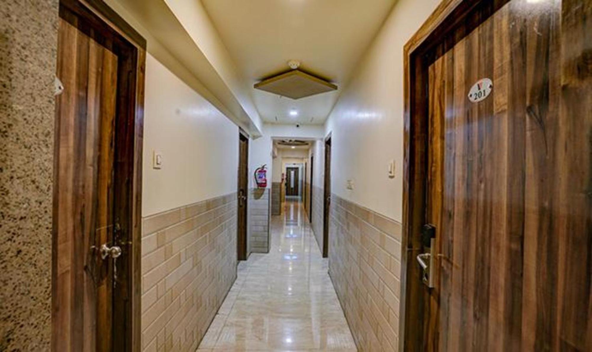 Отель Fabexpress Veera Residency Мумбаи Экстерьер фото