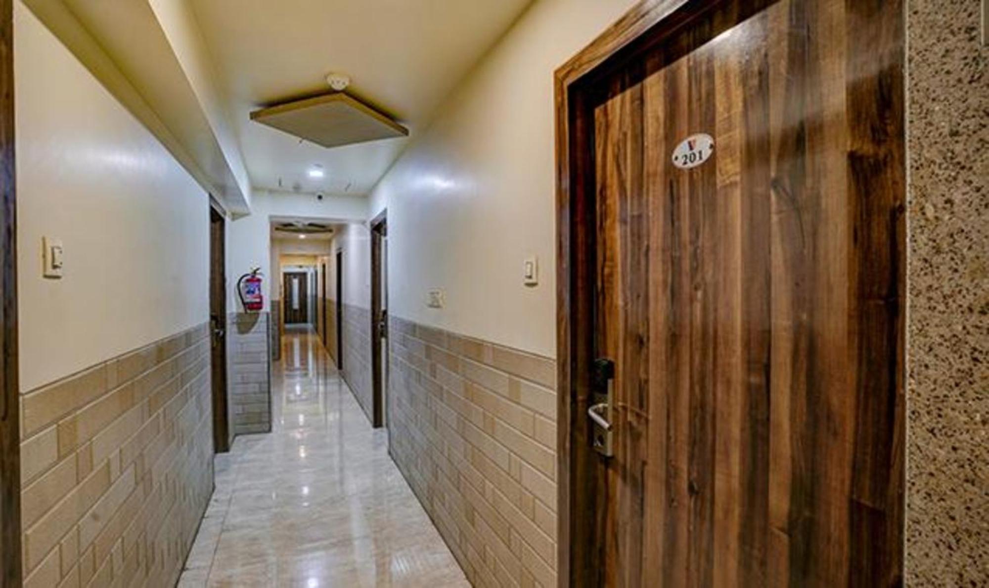 Отель Fabexpress Veera Residency Мумбаи Экстерьер фото
