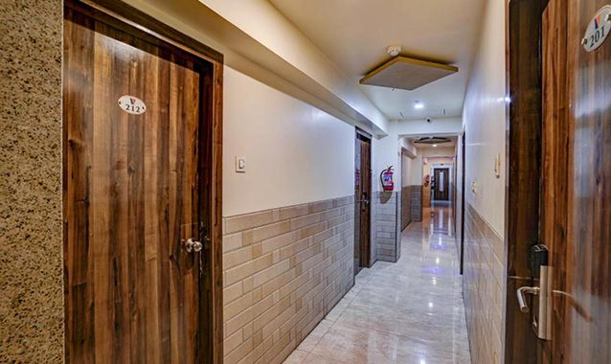 Отель Fabexpress Veera Residency Мумбаи Экстерьер фото
